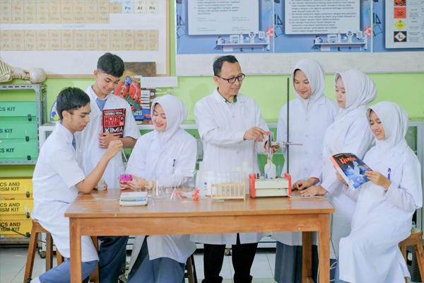 Kegiatan belajar Lab IPA